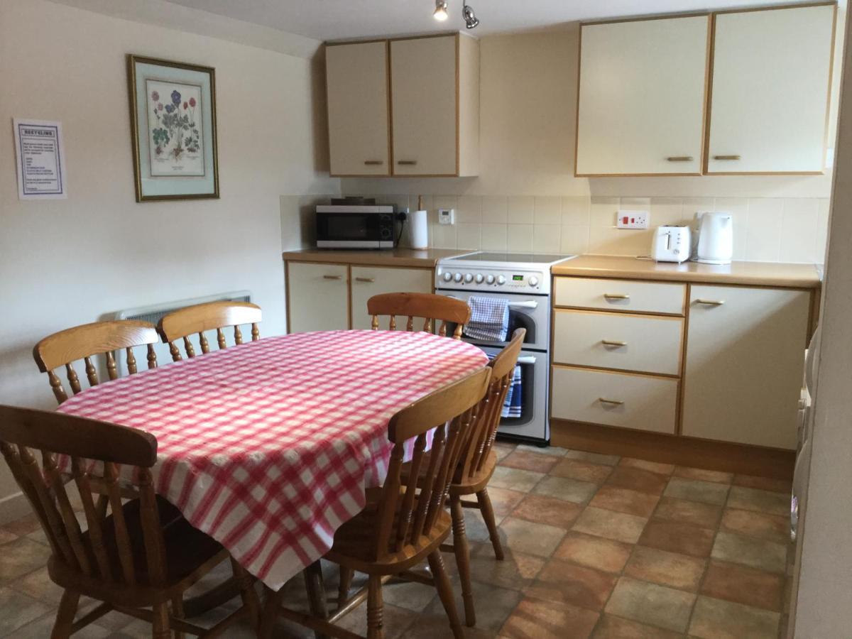 Three-Bedroom Old Cottage Free Parking Inverness Exteriör bild